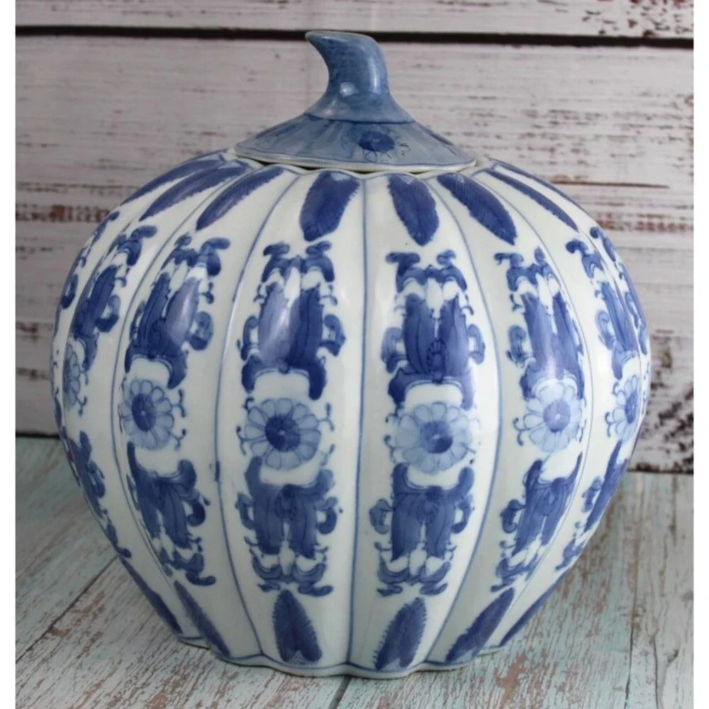 Vintage Chinese Blue White Porcelain Pumpkin Form Lidded Ginger Jar 10.5